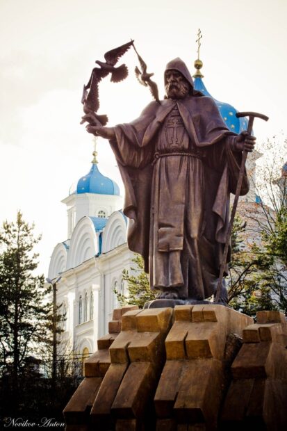 Памятник Ефрему Новоторжскому 