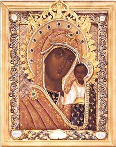 "Казанская Божья Матерь" - выражение означает почтение к Самой Богородице, Которая через эту икону, являя милость, помогает людям
