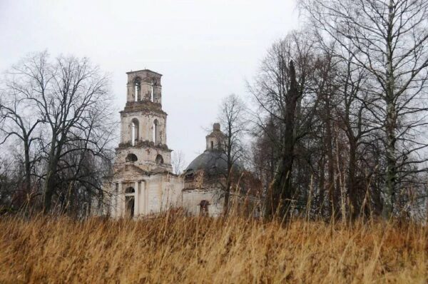 Церковь Рождества Богородицы рядом с деревней Садовая, где снимали фильм "Калина Красная"