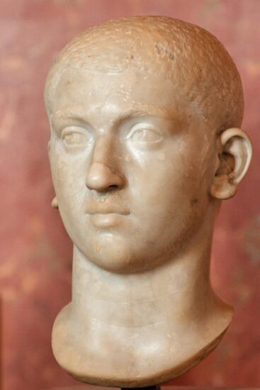 наст. имя Бассиан Алексиан; (208 - 235), римский император (222 - 235), последний представитель династии Северов
