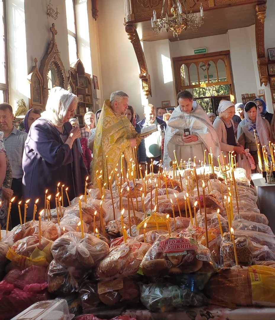 В марте, за неделю до Великого поста православные празднуют Вселенскую родительскую субботу