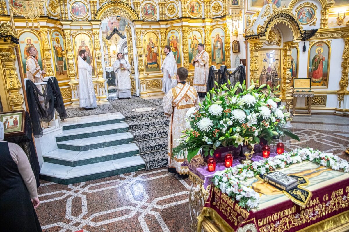 Пасхальное богослужение в храме: как проходит, сколько длится, в чем суть - простым языком о главном православном Празднике