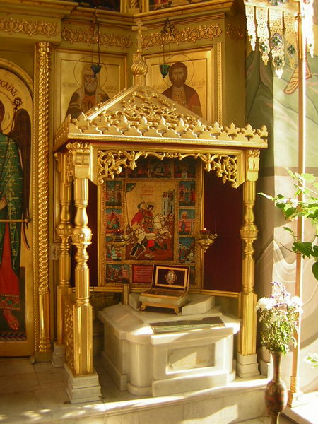 Ковчег с мощами в Георгиевском храме на Поклонной