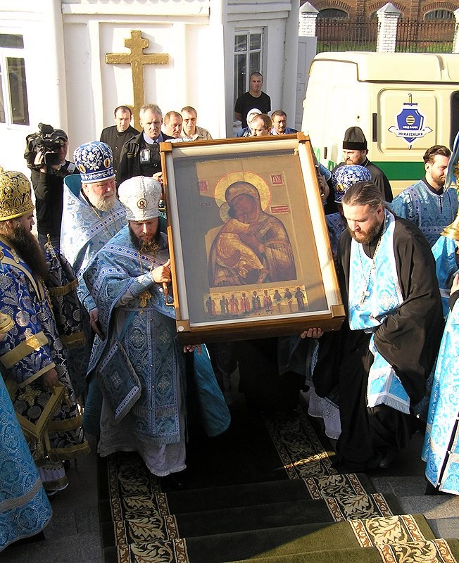 "17 дней, 316 километров" - это ежегодный Крестный ход с Владимирской Оранской иконой Богородицы в Нижегородской области
